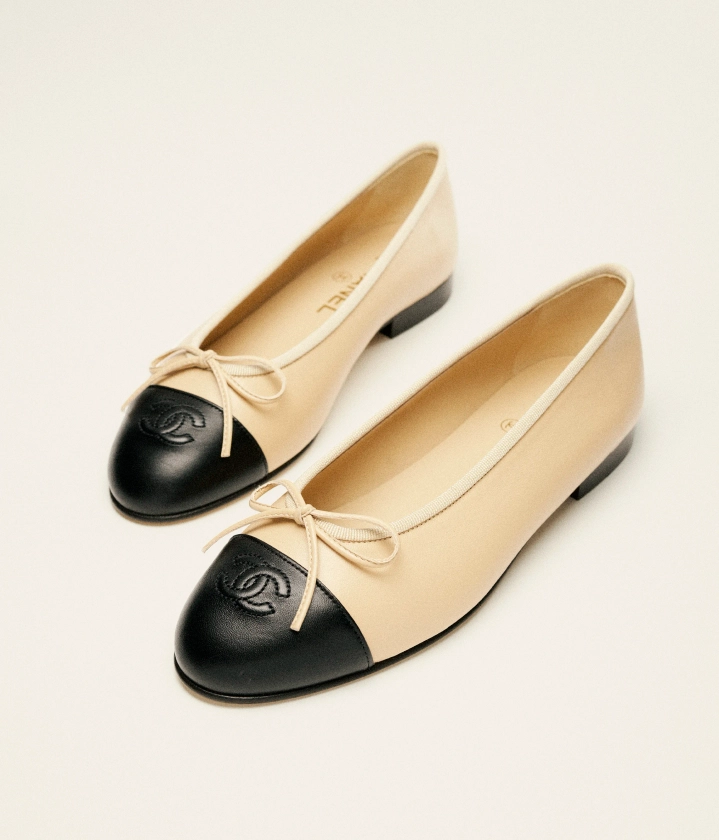 Ballet flats - Lambskin, beige & black — Fashion | CHANEL