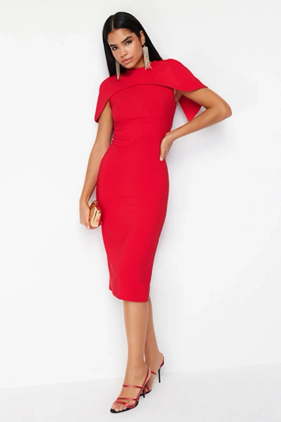 Trendyol Collection Detailní elegantní večerní šaty s červenými rukávy TPRSS24EL00119 - Trendyol