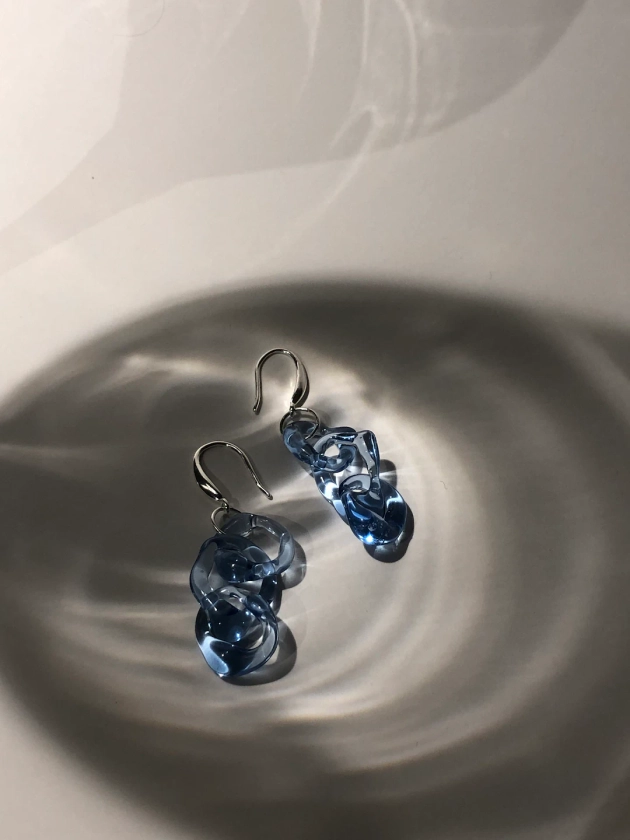 Superbes boucles d'oreilles en verre borosilicaté bleu Pendentifs fabriqués à la main avec des chaînes élégantes Crochets en argent sterling Cadeau idéal pour la fête des Mères - Etsy France