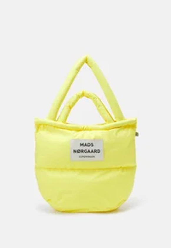 Mads Nørgaard RECYCLE PILLOW BAG - Shopping Bag - lemon zest/gelb - Zalando.de