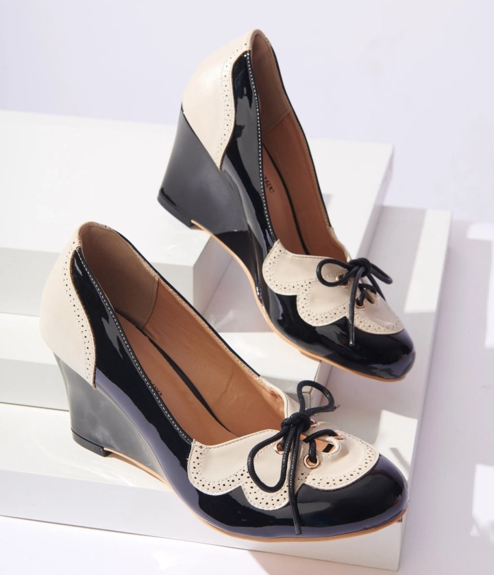 Unique Vintage 1940s Black & Cream Oxford Wedges