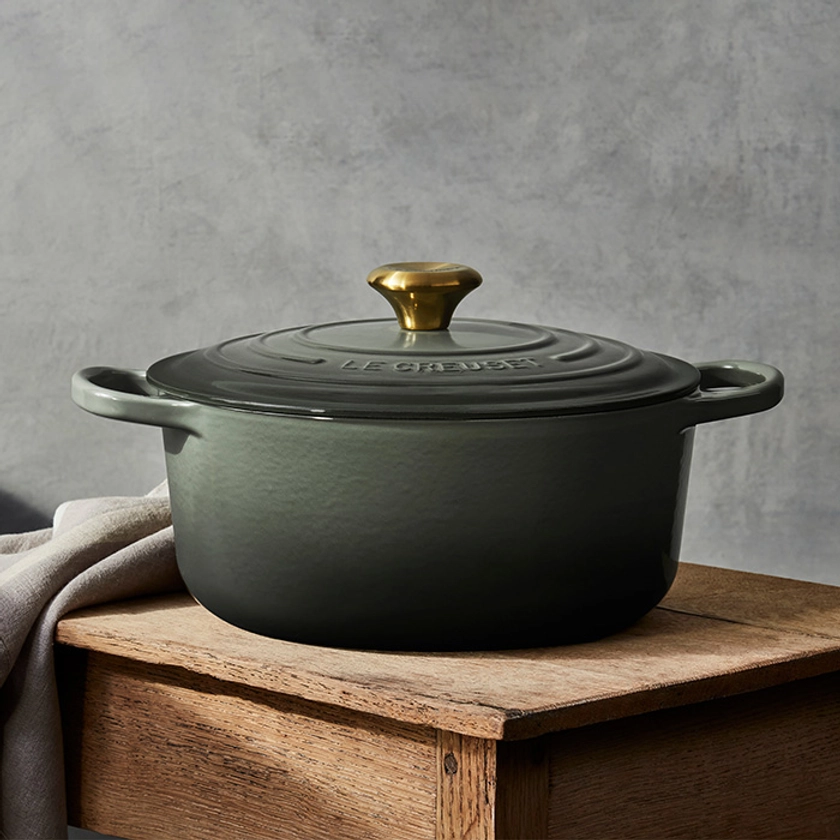 Cocotte ovale en fonte émaillée | Le Creuset FR