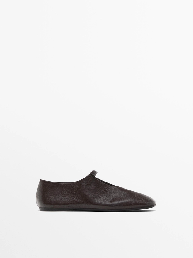 Soft ballet flats with buckle · Brown · Flat Shoes | Massimo Dutti