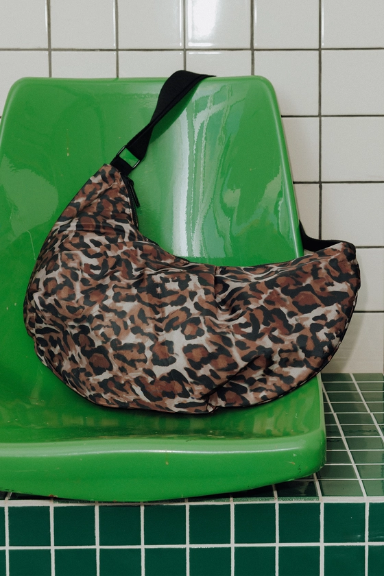 Sac croissant léopard Femme