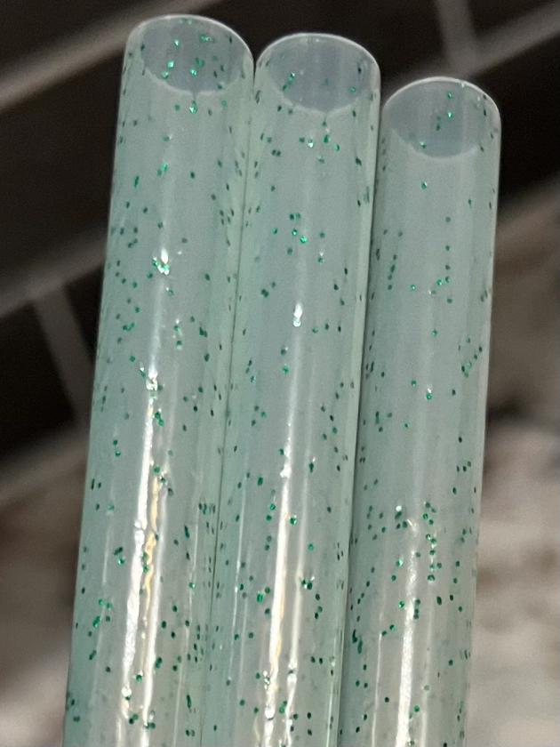 Green COLOR CHANGING Glitter Straw (40oz Tumbler)