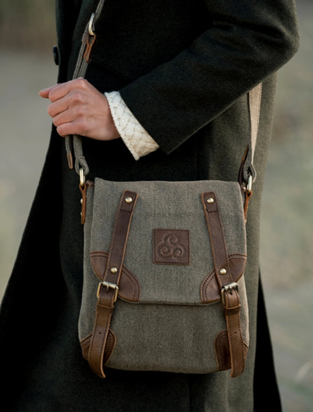 Traditional Tweed & Leather Double Buckle Bag