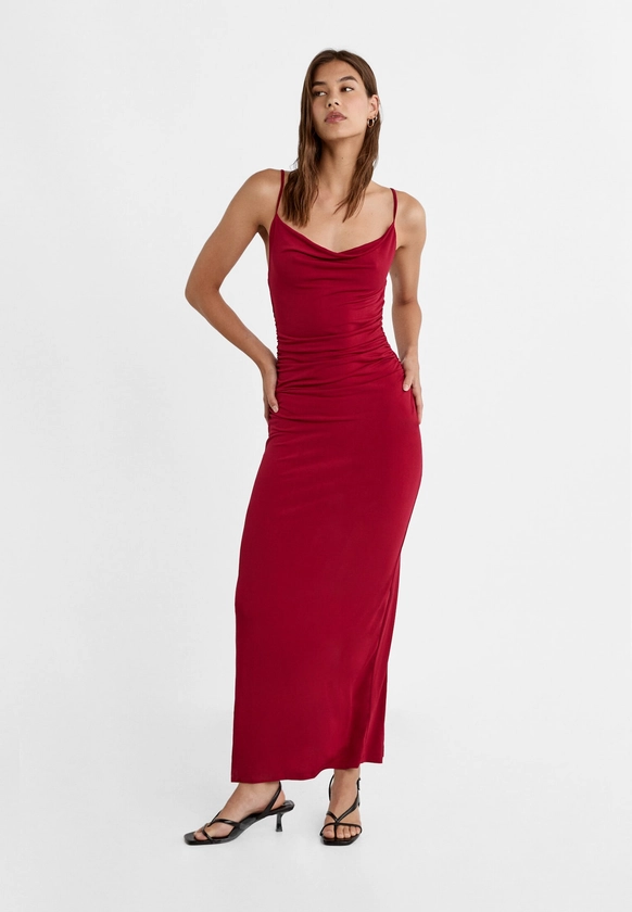 Robe longue à décolleté drapé