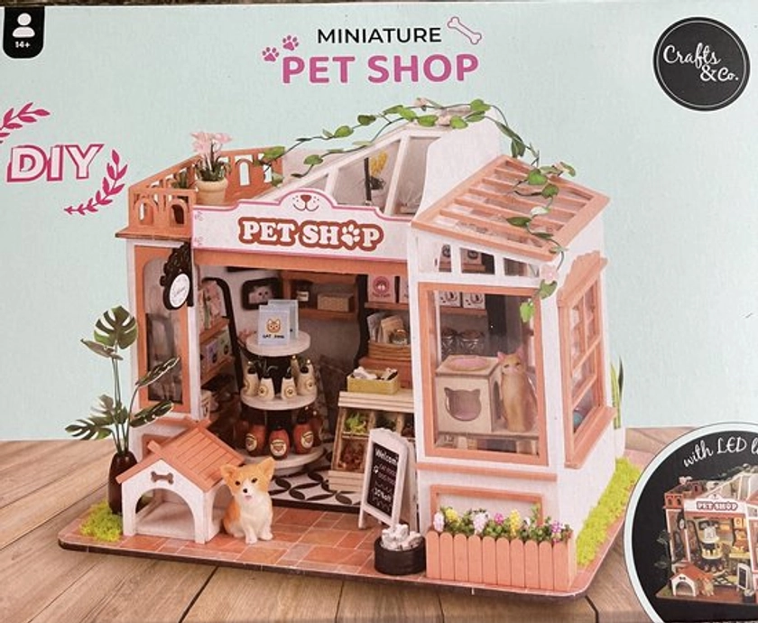 Crafts & Co Miniature Pet Shop à fabriquer soi-même - DIY avec éclairage LED