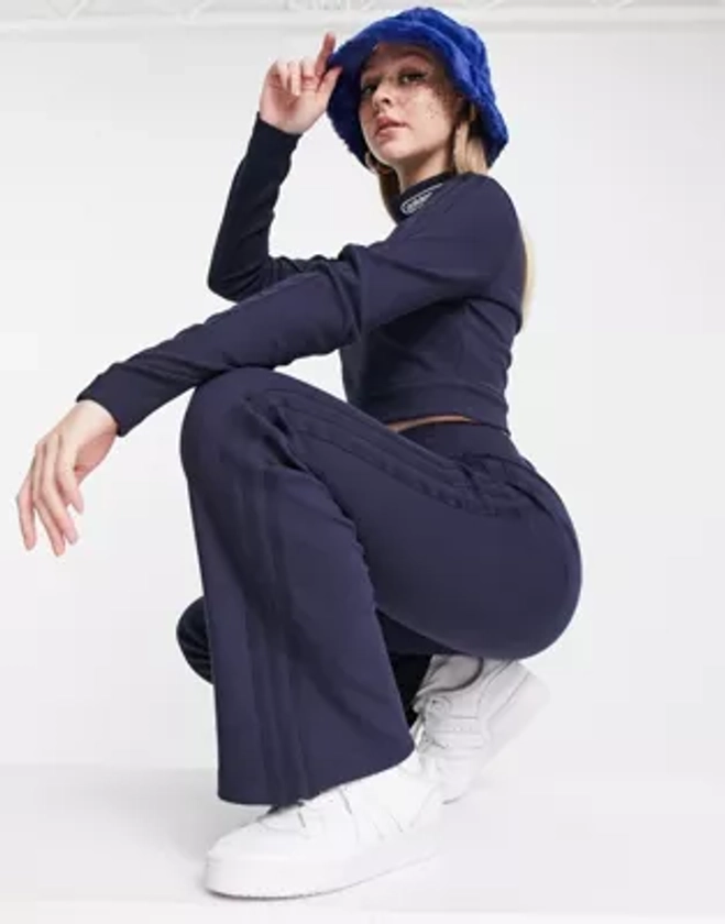 adidas Originals - Retro Luxury - Pantalon évasé côtelé - Bleu marine foncé