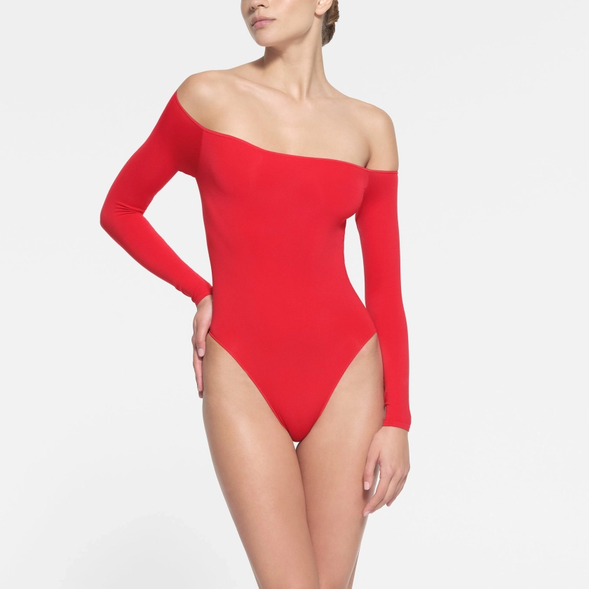 ESSENTIAL OFF THE SHOULDER BODYSUIT | RED