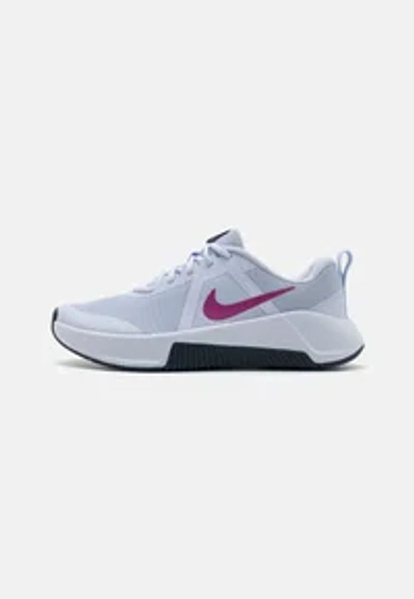 Nike Performance MC 3 - Chaussures fitness - football grey/hot fuchsia/armory navy/noir - ZALANDO.FR