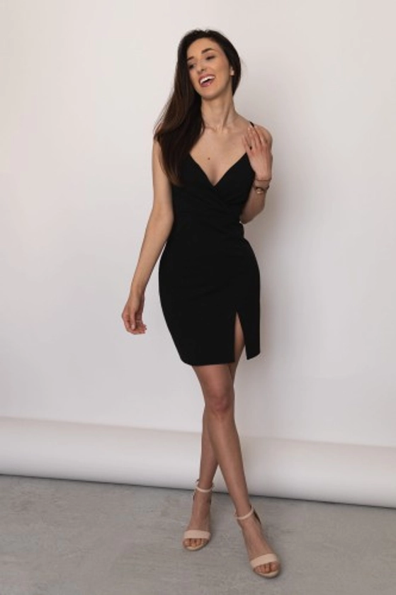 Seia - mała czarna sukienka na ramiączkach