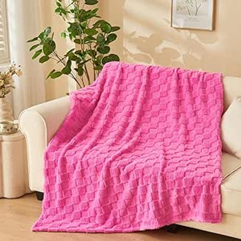 Amazon.com: NEWCOSPLAY Super Soft Throw Blanket Hot Pink Premium Silky Flannel Fleece 3D Checkered Lightweight Bed Blanket All Season Use (Hot Pink Checkered, Throw(50"x70")) : Home & Kitchen