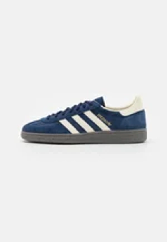 adidas Originals HANDBALL SPEZIAL - Baskets basses - night indigo/cream white/footwear white/bleu marine - ZALANDO.FR