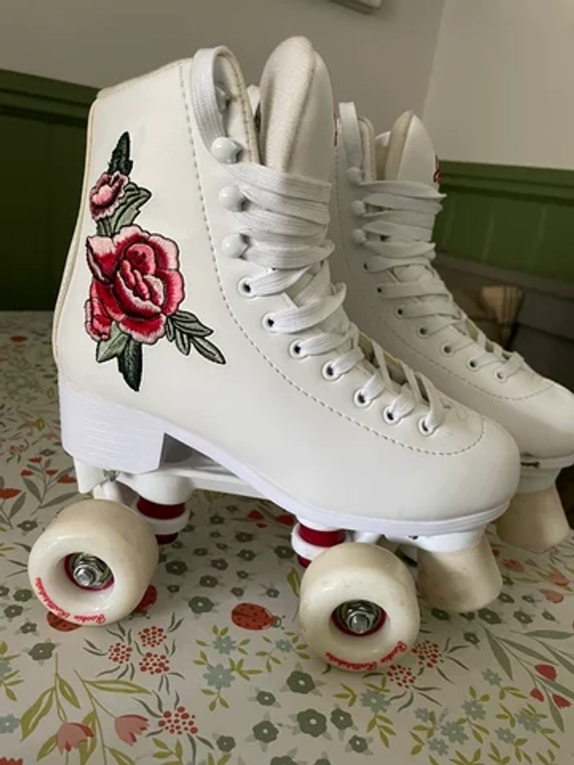 Roller skates size 3