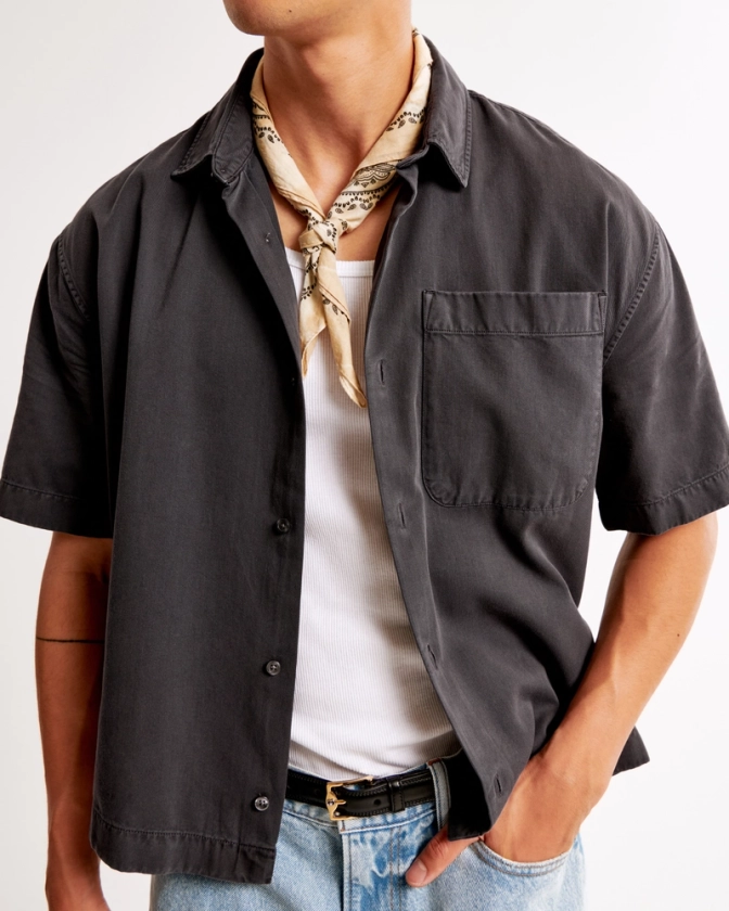 Men's Short-Sleeve Cropped Workwear Button-Up Shirt | Men's New Arrivals | Abercrombie.com
