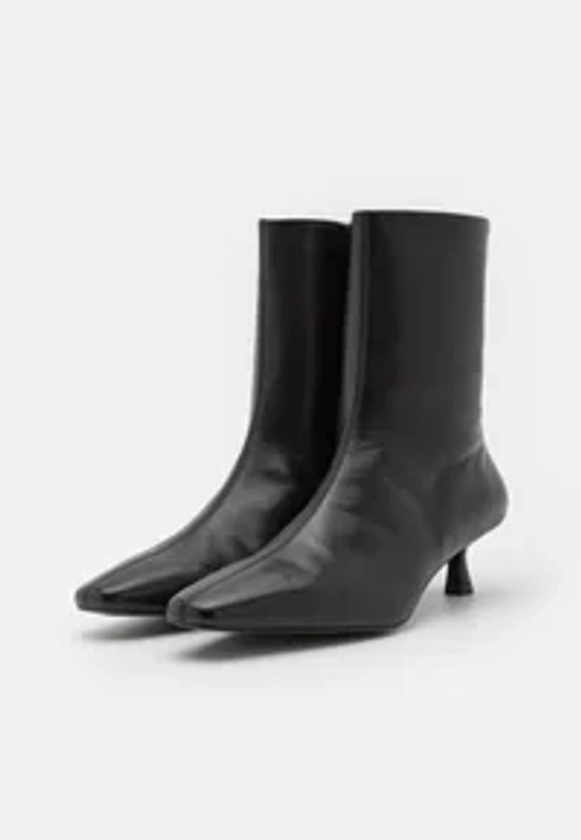 LEATHER - Bottines - black