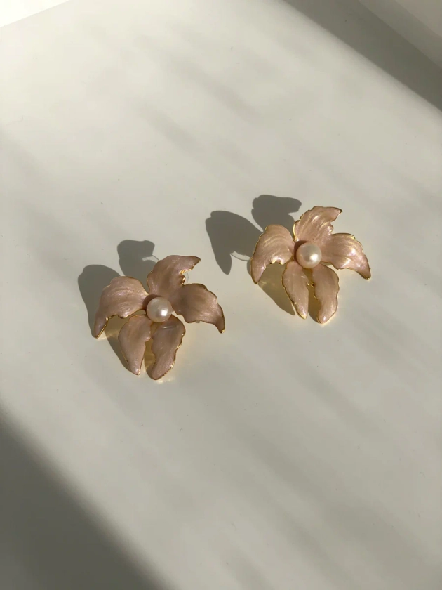 NUDE ORCHID EARRINGS