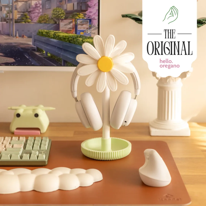 Daisy Headphone Stand Perfect For A Cozy Desk Setup