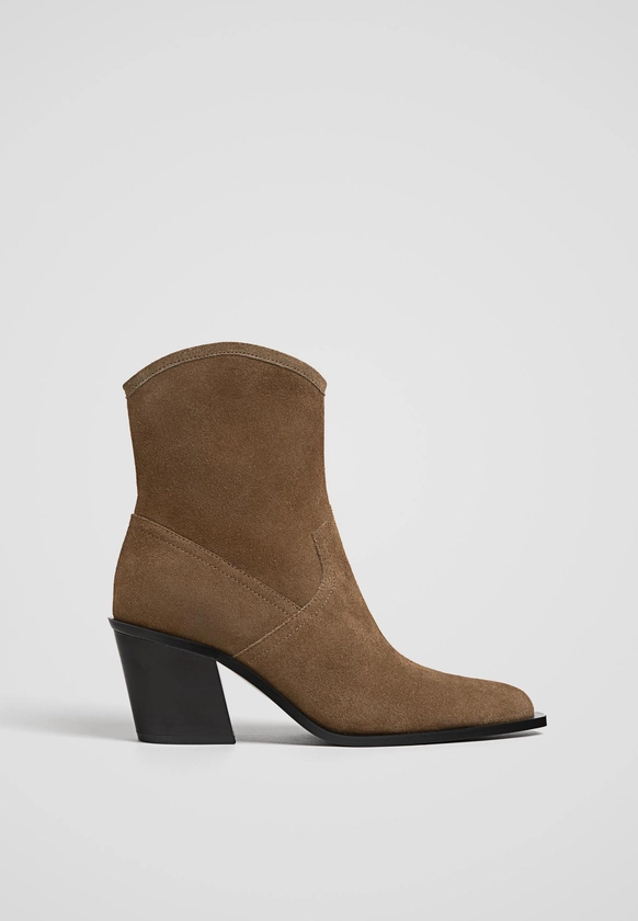 Bottines cowboy en cuir - Mode femme | Stradivarius France