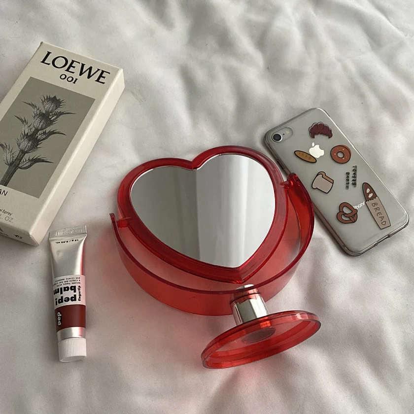 Heart Reflections: Cute Heart-Shaped Makeup Mirror with Transparent Base