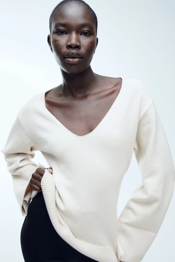 V-neck Sweater - Light beige - Ladies | H&M US