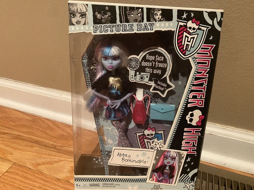 BRAND NEW IN BOX MONSTER HIGH ABBEY BOMINABLE PICTURE DAY