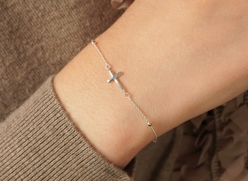 Bracelet croix fine en argent sterling Cadeau pour elle - Etsy France