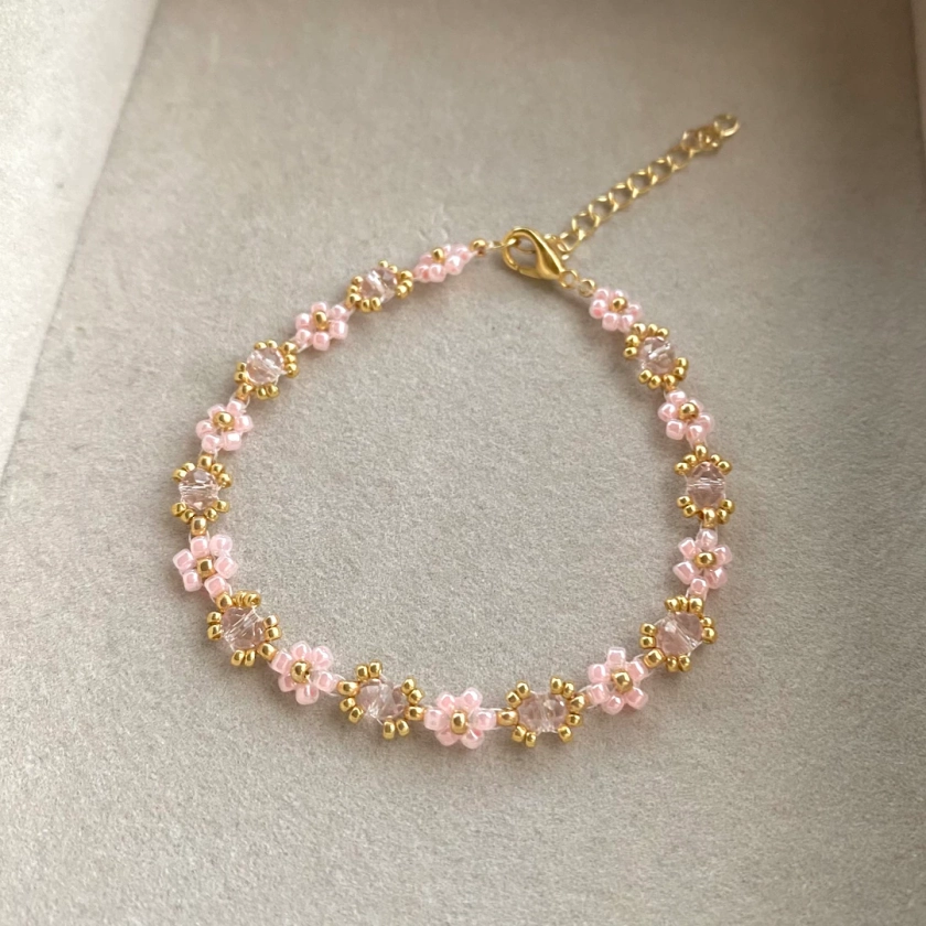Beaded Flower Bracelet, Daisy Bracelet, Pink Floral Bracelet, Aesthetic Flower Bracelet, Bridgerton Jewellery, Gift for Her, Birthday Gift - Etsy UK