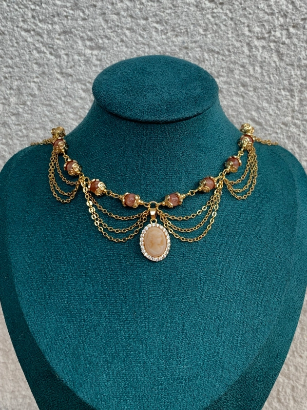 Collier « Elisabeth » Plaqué or & pierre de soleil