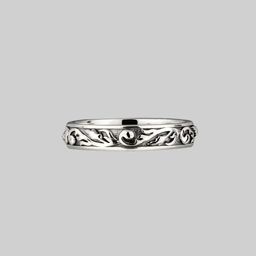 NOTORIETY. Ornate Band Ring - Silver