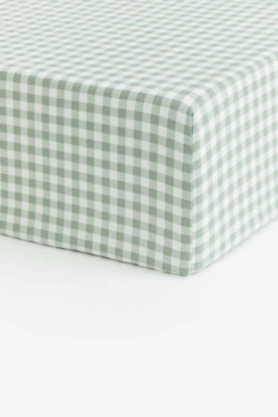 Gingham-checked fitted sheet