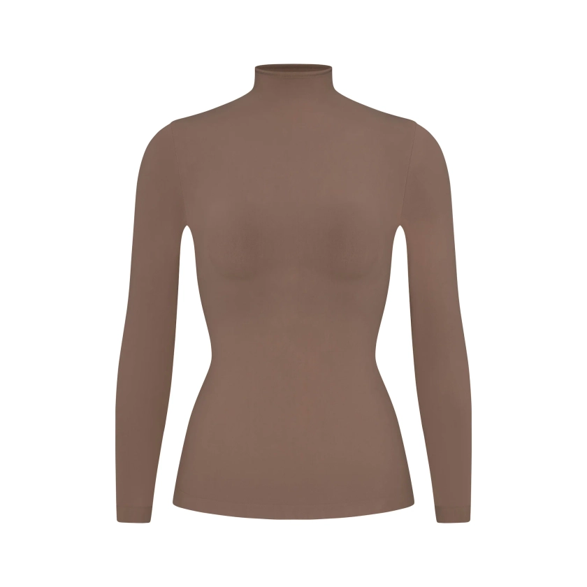 SOFT SMOOTHING SEAMLESS TURTLENECK TOP | TRUFFLE