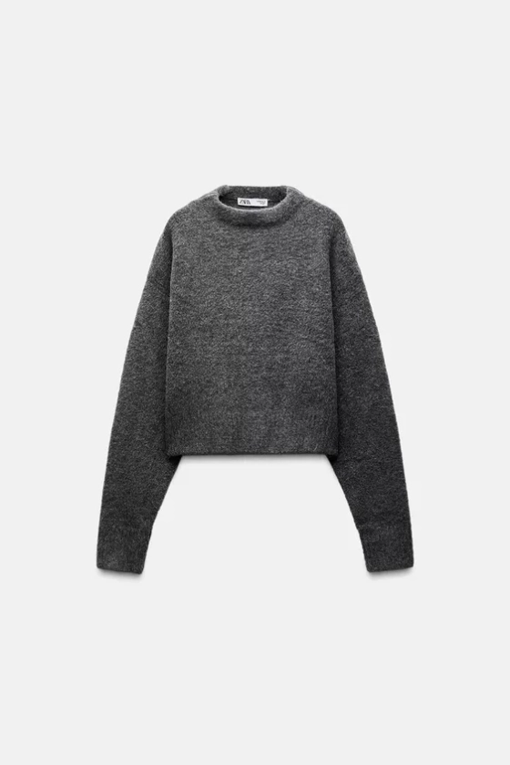 SOFT KNIT SHORT SWEATER