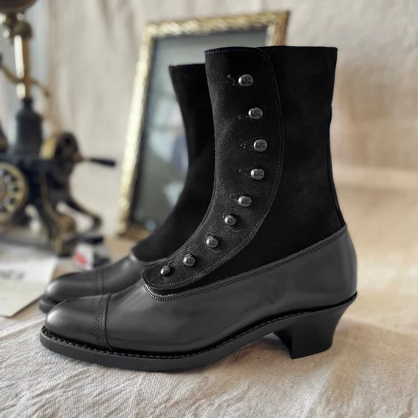 Bottes BUTTON pour femmes en cuir noir et en daim noir