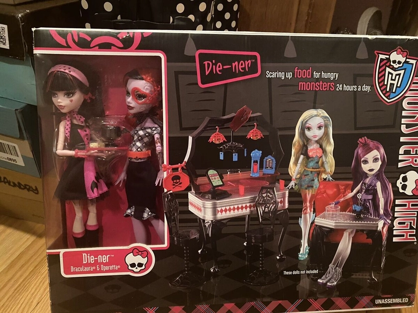 Monster High Die-ner with Draculara AND Operetta!