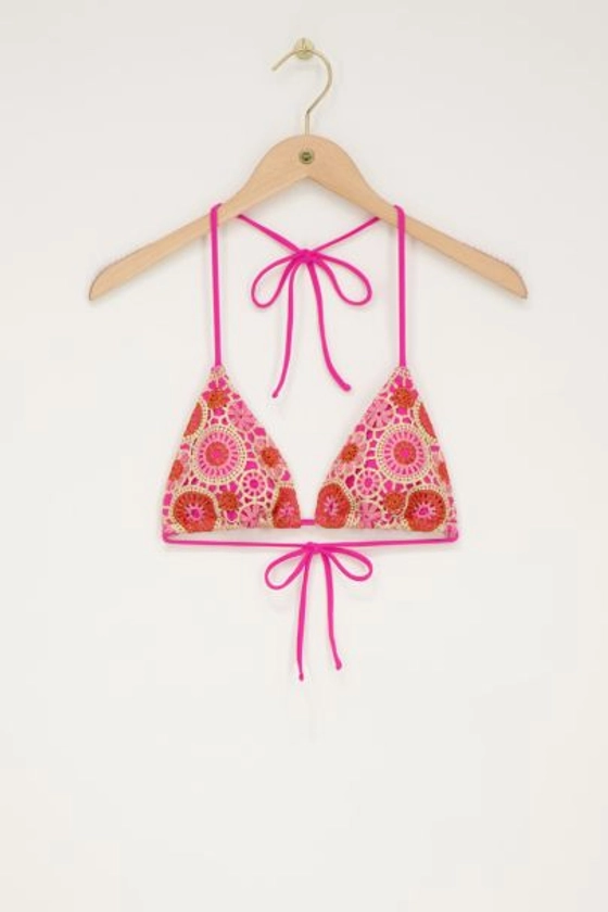 Haut de bikini avec détails en crochet rose
