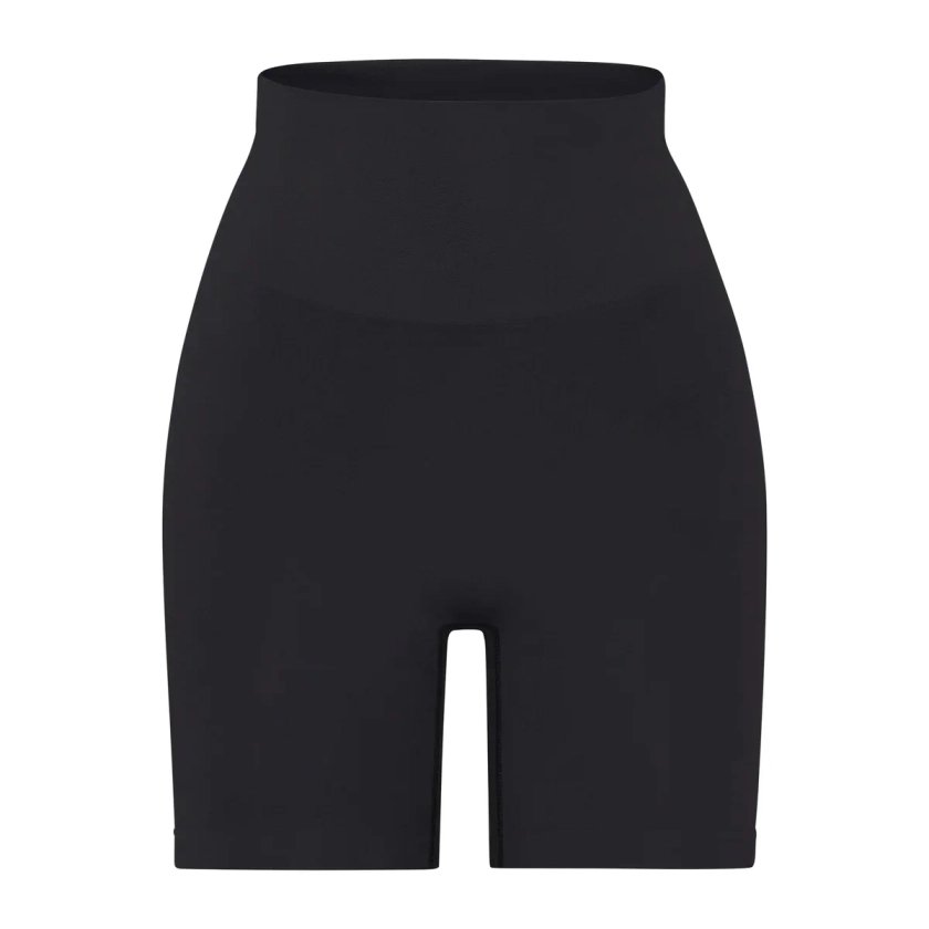 SOFT SMOOTHING SEAMLESS SHORT | ONYX