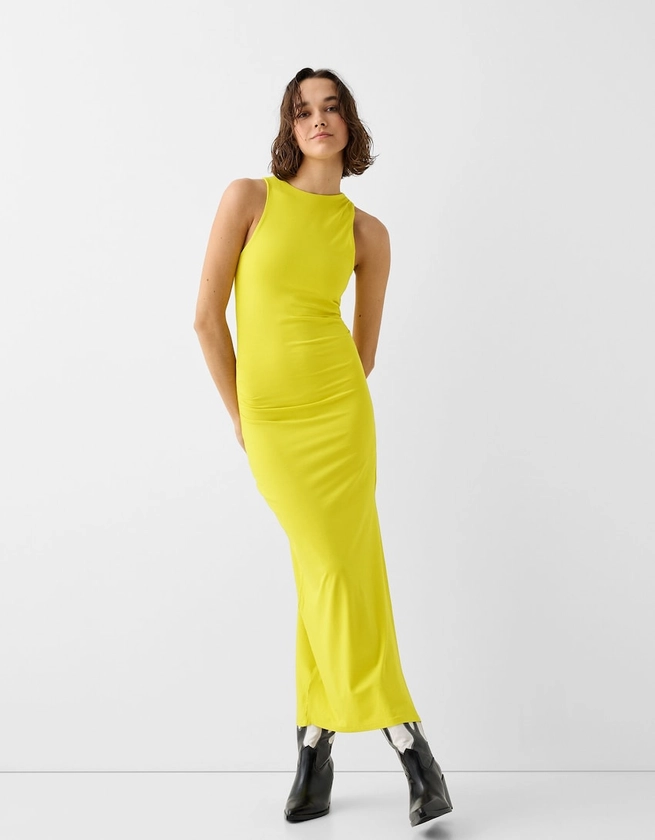 Robe midi sans manches froncée