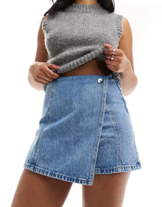 Stradivarius - Jupe-short portefeuille en jean - Bleu moyen délavé