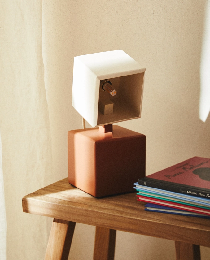 CHILDREN’S METAL CUBE TABLE LAMP