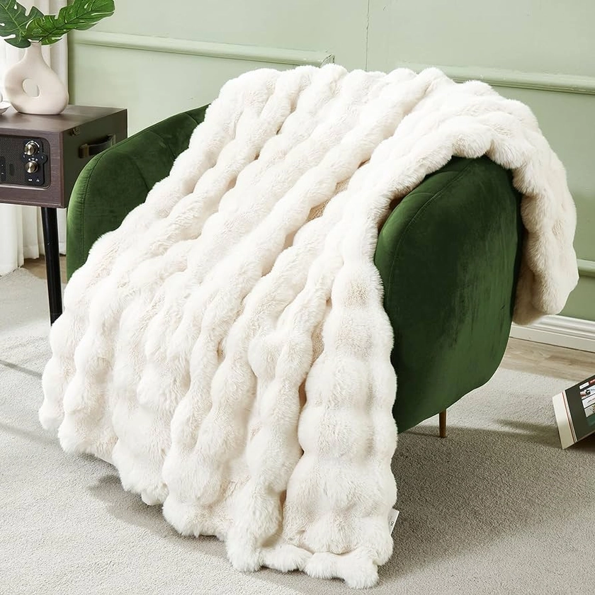 Amazon.com: DREAMNINE Decorative Soft Thick Fuzzy Faux Rabbit Fur Throw Blanket for Couch Sofa, Reversible Plush Warm Fleece Fluffy Blanket for Winter, Luxury Cute Cozy Furry Blanket for Bed,50" x 60",Cream White : Home & Kitchen