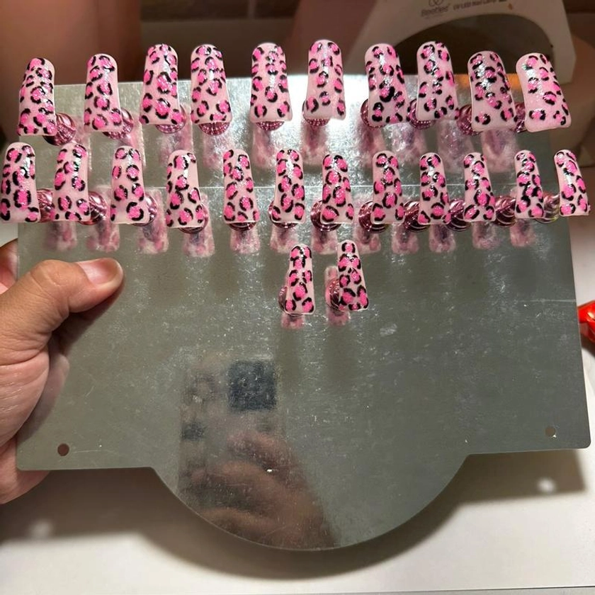 Pink cheetah duck press on nails very sturdy 24 nails ( hard gel )