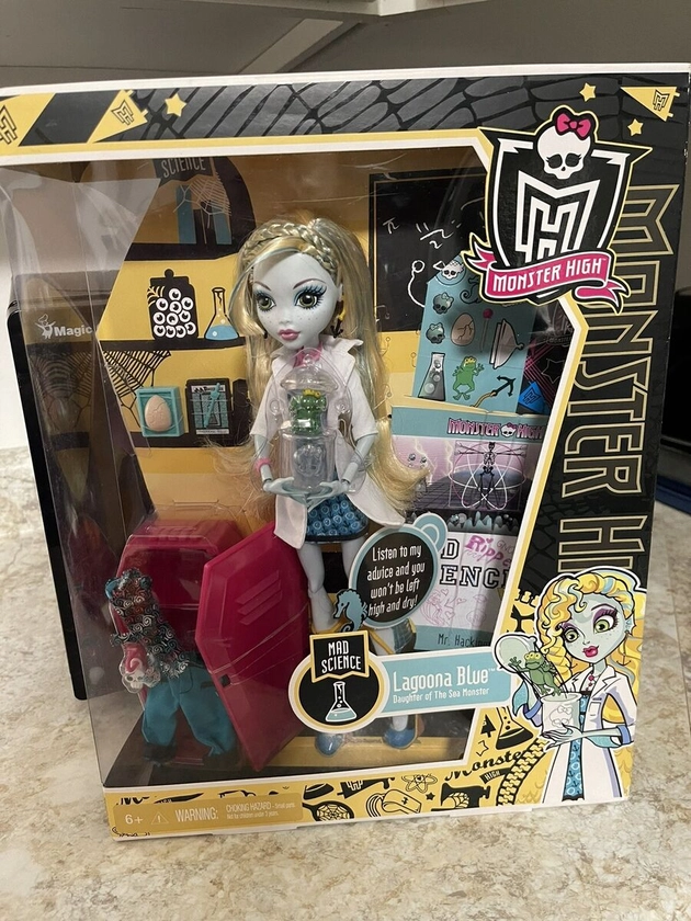 Monster High Doll Mad Science Lab Lagoona Blue 2011 MIB Retired