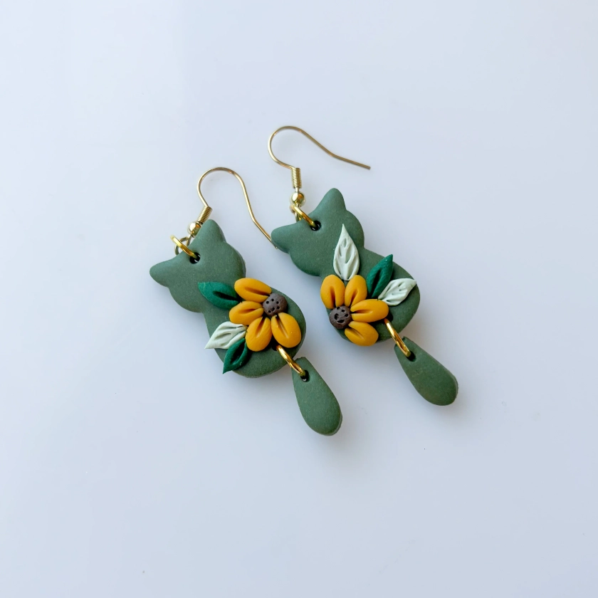 KHAKI SUNFLOWER CATS EARRINGS