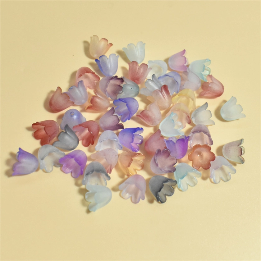 A Pack Of About 50pcs 11mm Gradient Style Chime Flowers Mixed Colors Decorative Beads Elegant Fashion For DIY Bracelets Necklaces Jewelry Making Craft