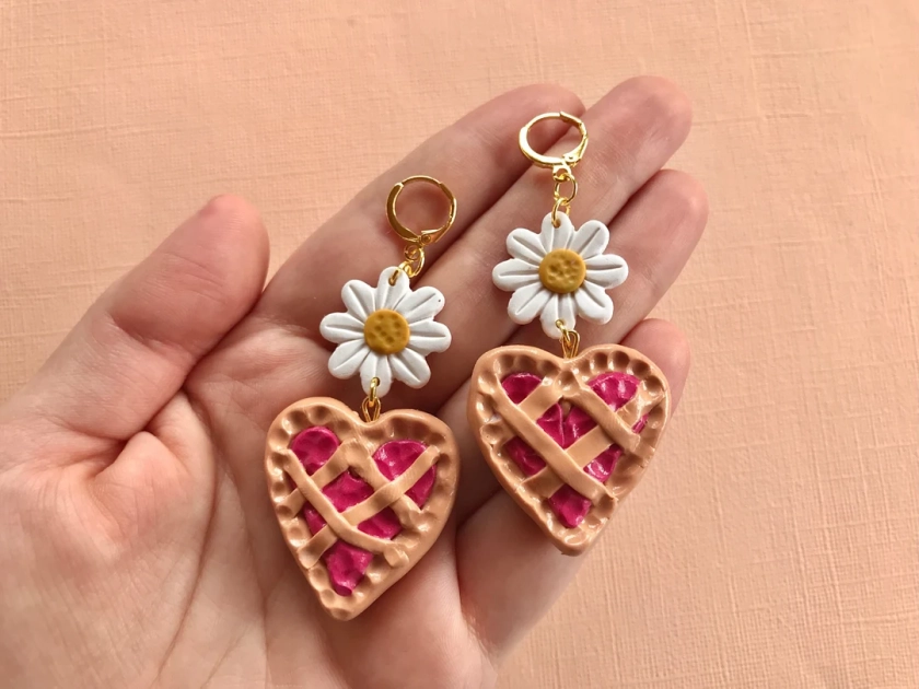 Strawberry Heart Pie Earrings/ Cottagecore Earrings/ Cottage Core/ Kawaii Food Jewelry/ Cute Earrings/ Unique Earrings - Etsy
