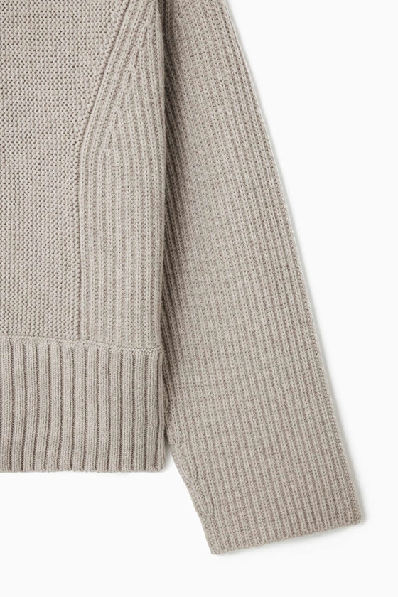 CHUNKY PANELLED WOOL JUMPER - LIGHT BEIGE - COS