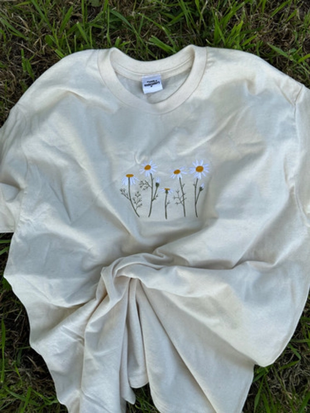 Beautiful Daisy T-Shirts | torisembroidery