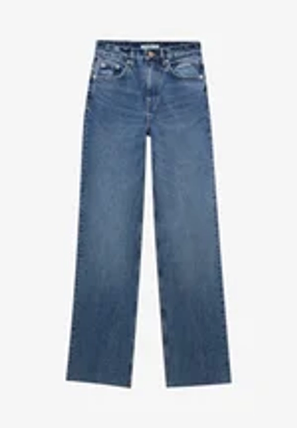 PULL&BEAR Straight-leg jeans with raw-cut hems - Jean droit - light blue/bleu clair - ZALANDO.FR